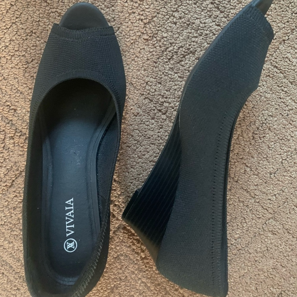 VIVAIA SHOES WEDGE OPEN TOE SIZE 7 1/2 BLACK